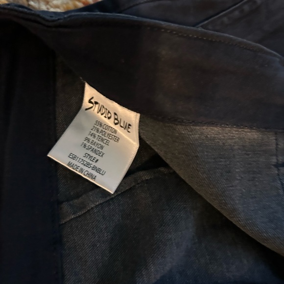 These soft navy blue pants are amazing for work or weekend - Picture 4 of 6